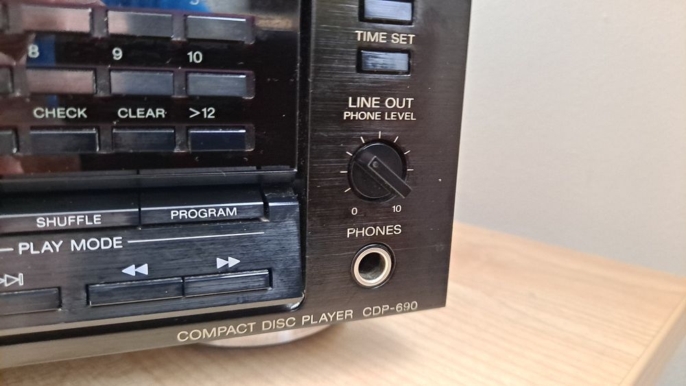 Odtwarzacz CD Sony CDP690 z pilotem