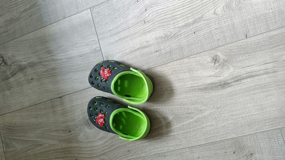 Buty sandały kąpielowe klapki r.23