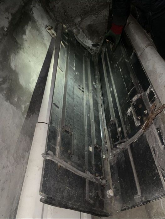 Спойлер міжосьовий Рено Преміум 420дхі Renault Premium 420dxi бокові н