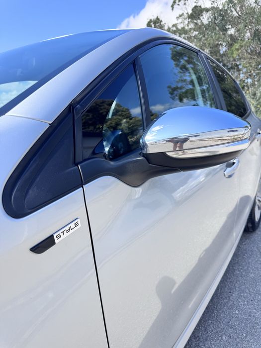 Peugeot 208 ALLURE 1.2 de 2014 otimo estado geral