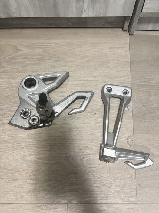 Продам кронштейн водія та пасажира на Lifan kp250