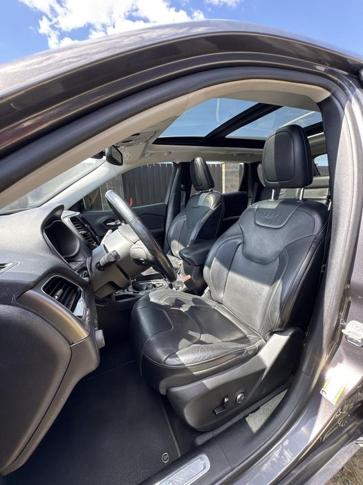 Продам Jeep Cherokee 3.2 бензин 2018р.