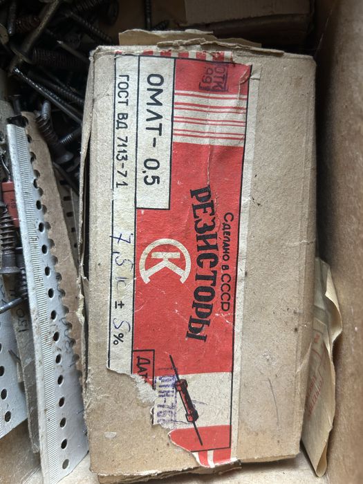 Постійні резистори з дротяними висновками