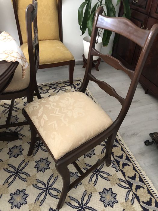 Mesa sala extensível e 4 cadeiras