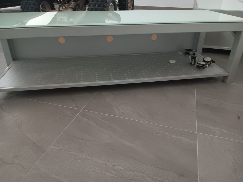 Mesa/ estante em vidro e aluminio