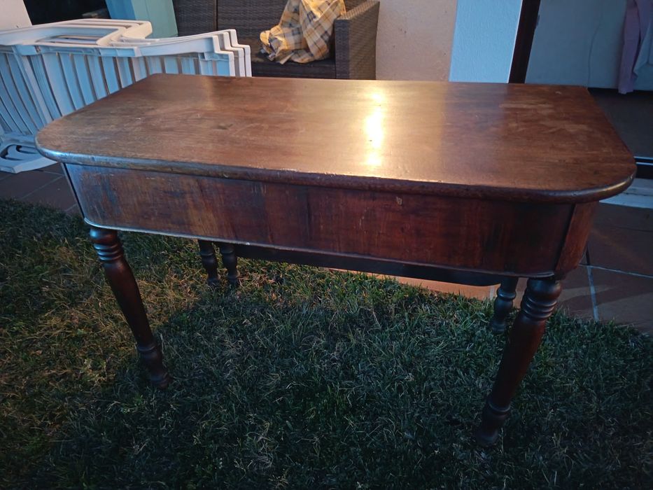 Vendo mesa antiga com aba