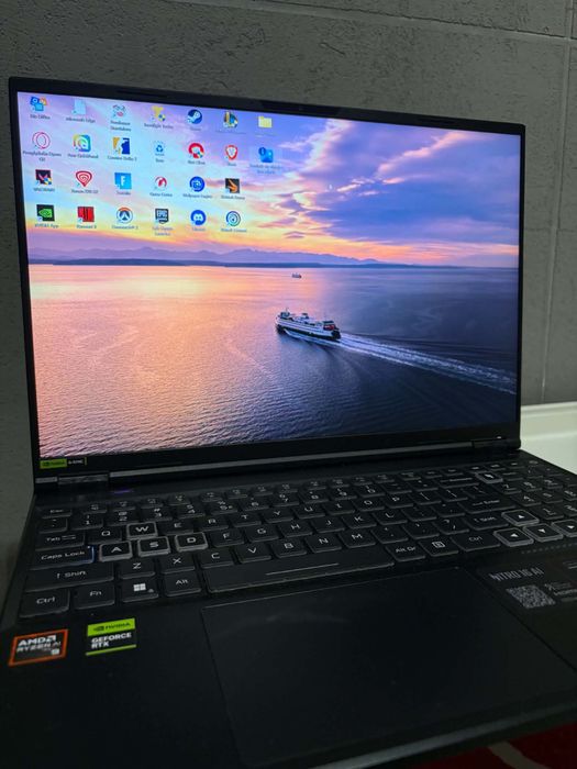 Acer Nitro 16 AI AN16-61 Ryzen AI 9 365 RTX 5070 Ti 32GB