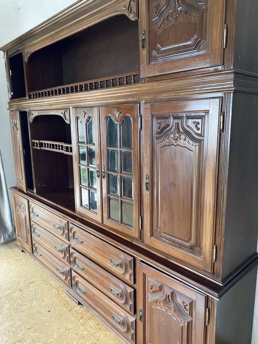 Vendo louceiro em madeira