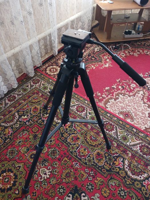 Продаю штатив bresser TR-688V (F002036)