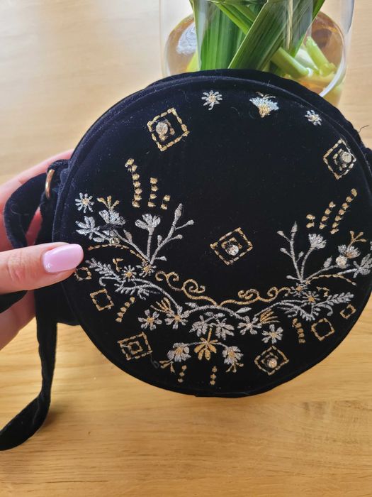 Torebka o oragłym kształcie