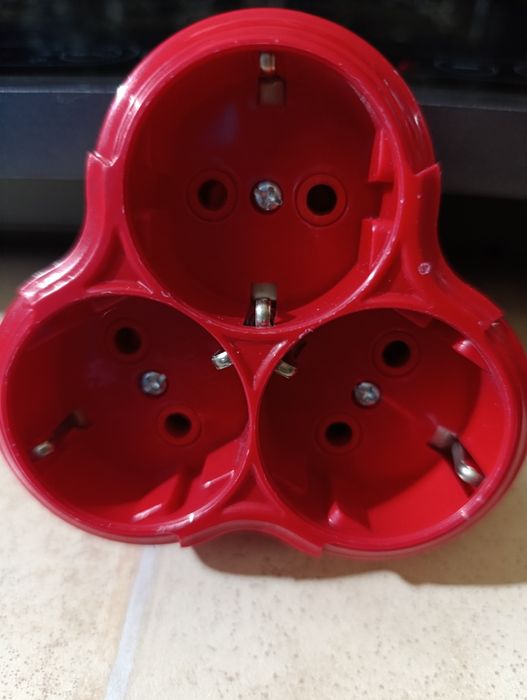 Трійник для електричних приборів