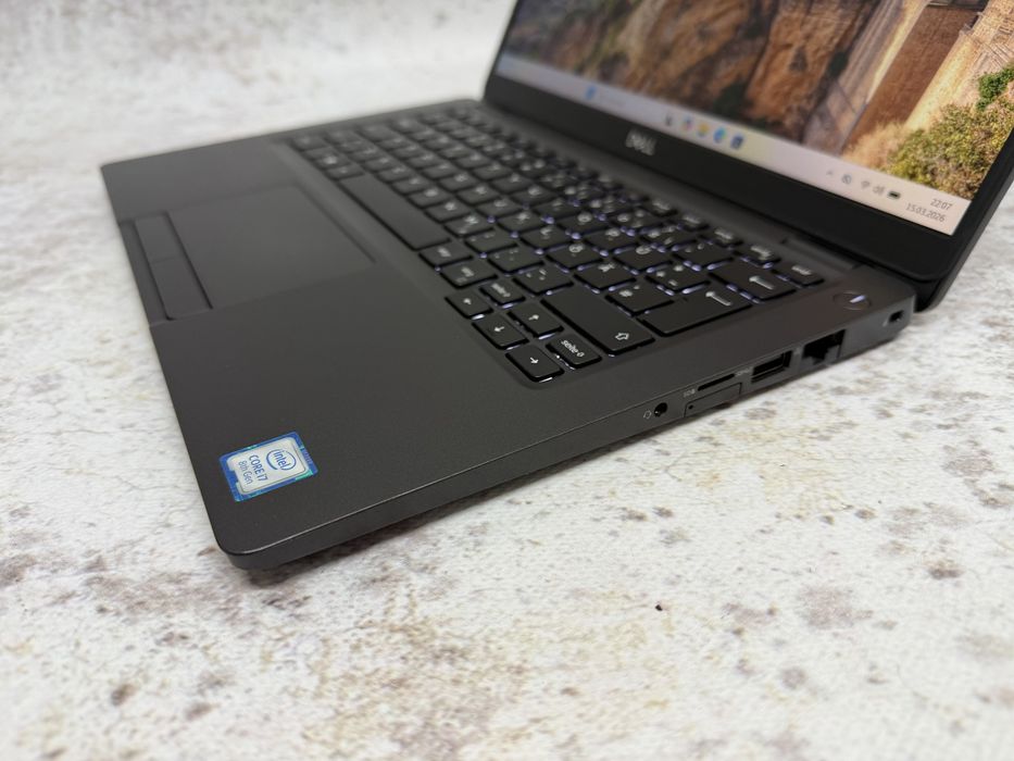 Dell Latitude 5300 / i7 8665u 4.8GHz / 16GB DDR4 / 512SSD / 13.3 FHD