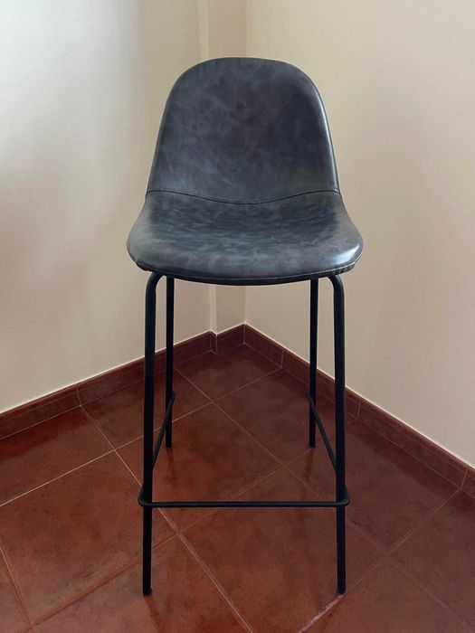 Mesa e conjunto de Cadeiras