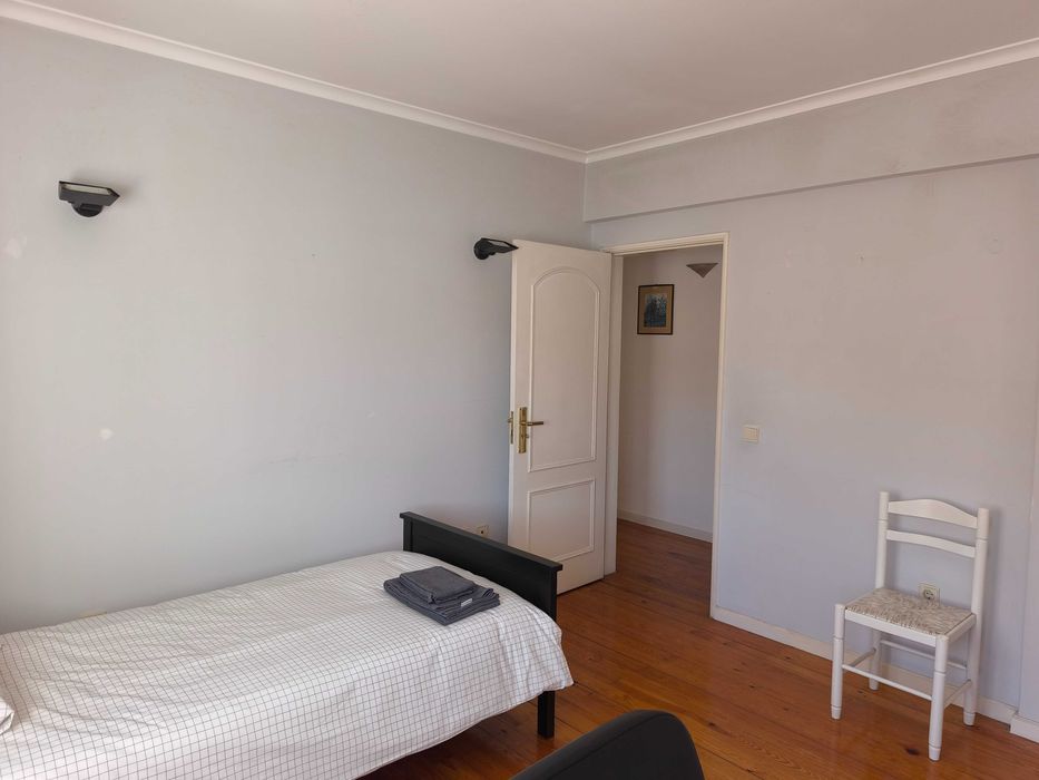Excelente Quarto para arrendar numa moradia de 4 quartos