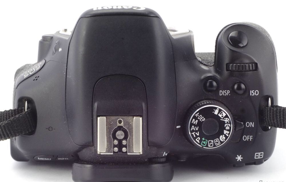 Цифрова фотокамера EOS 600D