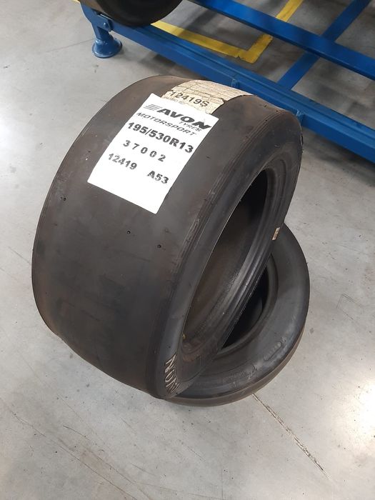 Pneus toyo r888r usados e slicks