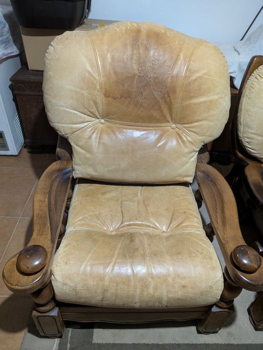 Cadeirões de madeira