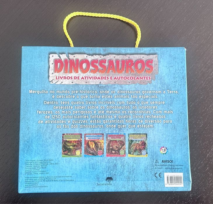 Dinossauros - Livro de Atividades e Autocolantes - NOVO