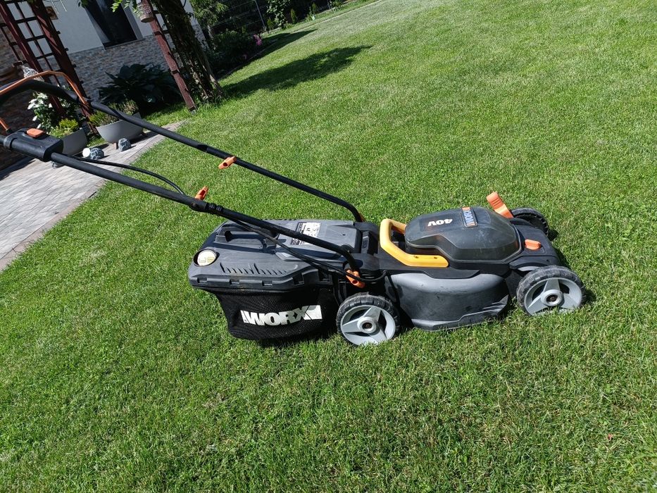Kosiarka akumulatorowa WORX WG779E 40V 34 cm sprawna bez akumulatorów