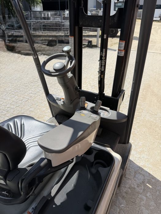 Empilhador elétrico 1600Kg