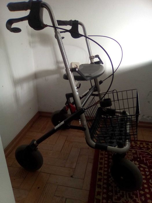 Andarilho com rodas
