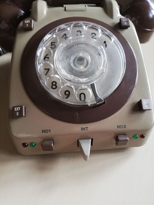 Telefone antigo de disco (1983)