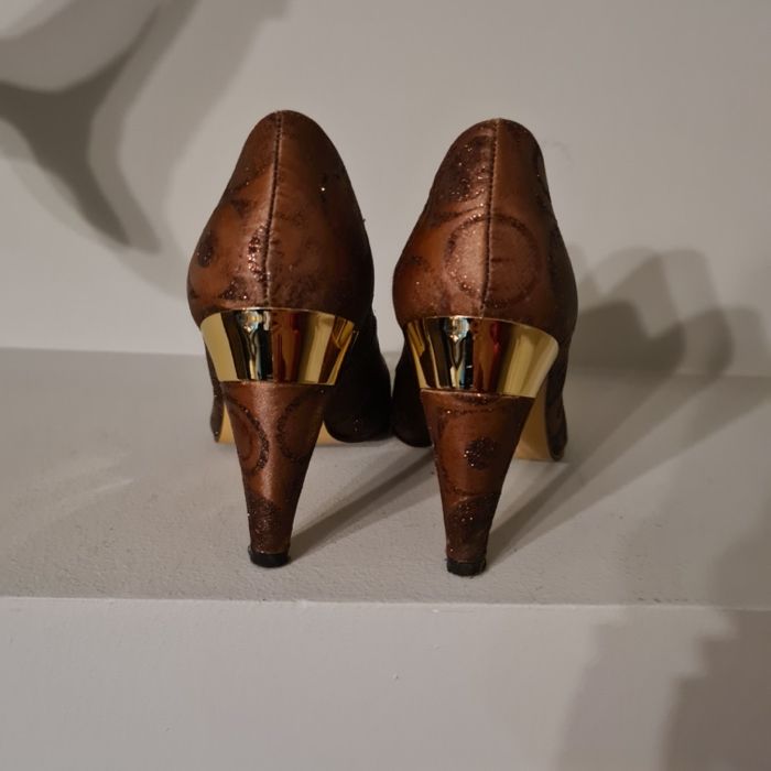 Sapato bronze 38