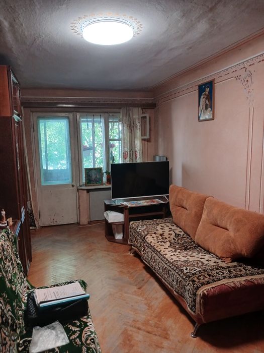Продаж 2 кім.квартри центр 3 повех  інд.опалення,цегла