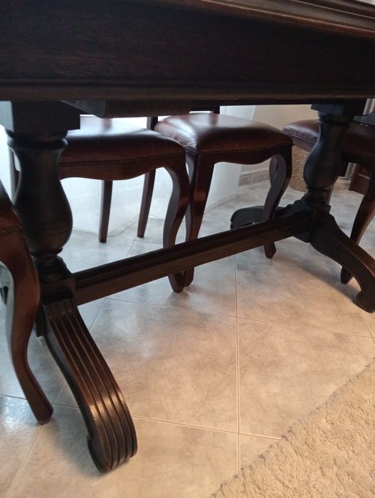 Mesa de jantar de madeira