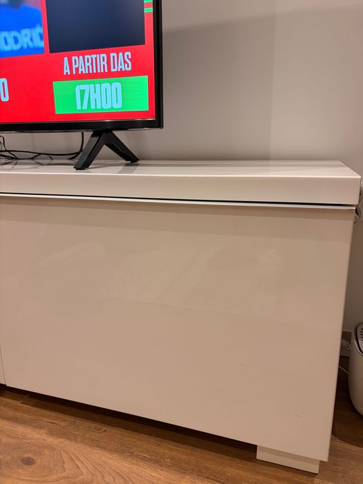 Móvel de TV IKEA BESTÅ BURS branco brilhante