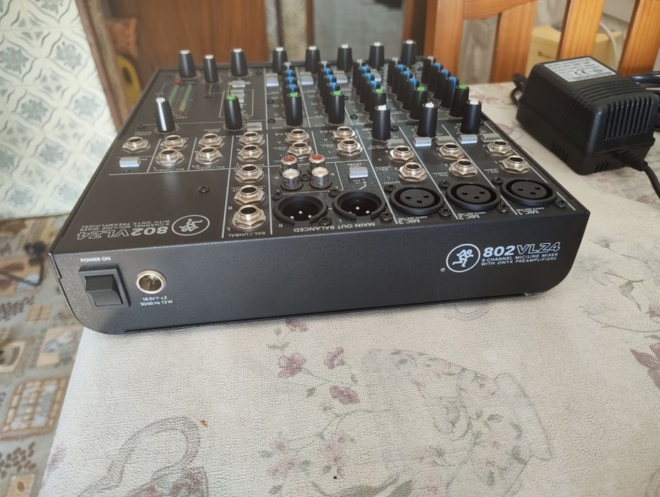 Mixer 8 canais Mackie 802 VLZ4
