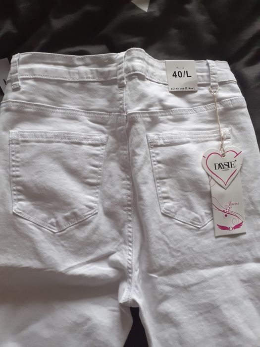 Nowe spodnie dżinsowe