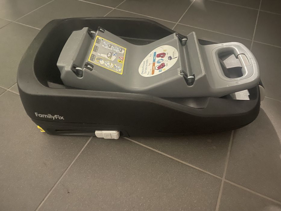Fotelik maxi cosi peble plus z bazą isofix