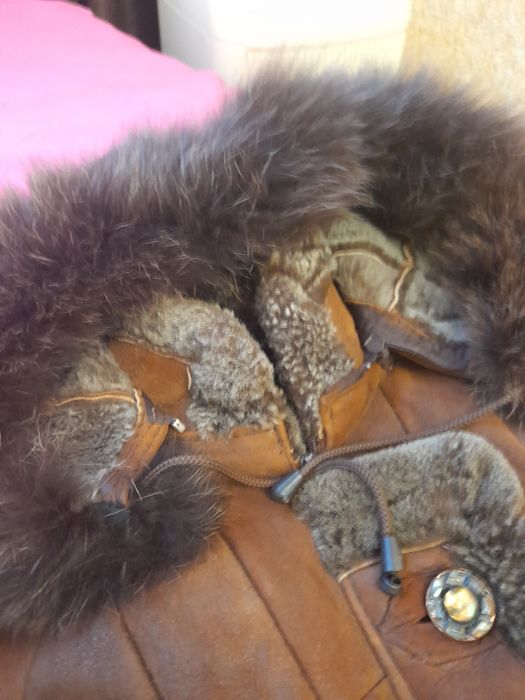 Продам дитячу  дубленку  в  гарному  стані