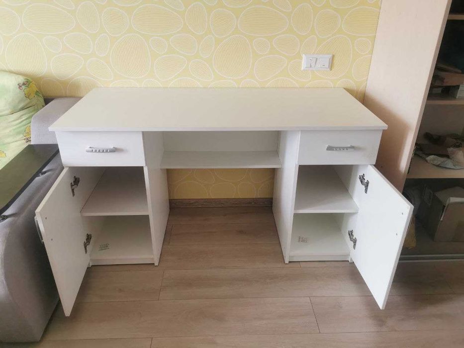 Стіл письмовий білий