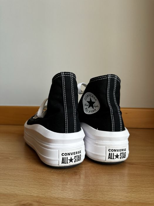 Converse Chuck Taylor All Star (preta e branca)
