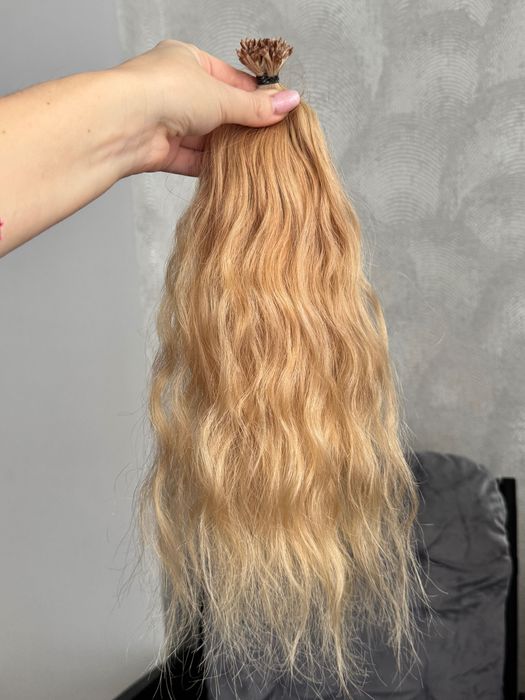 Волосся натуральне хвилясте