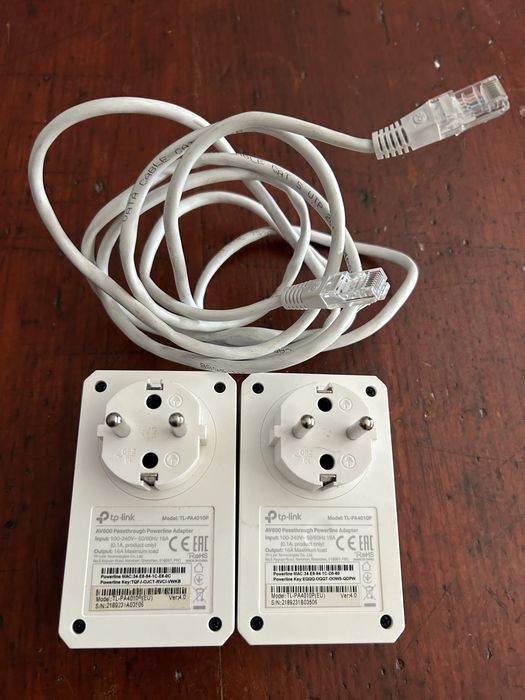 Adaptador Powerline marca TP-Link modelo TL-PA4010P
