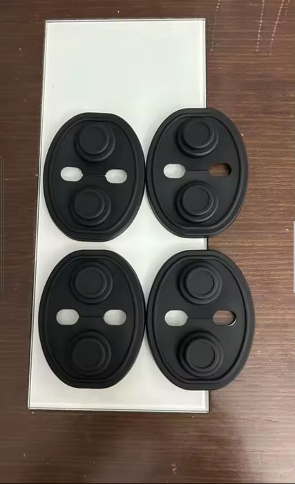 Силиконовая защита дверного замка автомобиля ЧЕРНАЯ 90х70мм