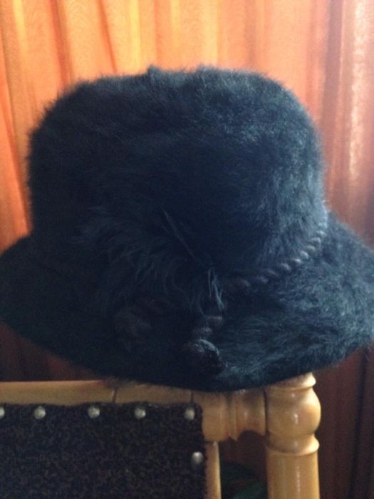 Czarny ciepły kapelusz - rozm. 56 cm