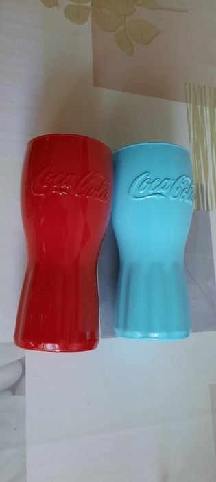 3 kolorowe szklanki Coca-Cola