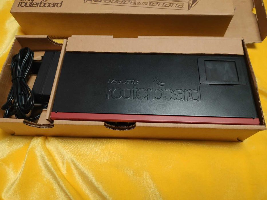 Мощный защищеный роутер MikroTik RB2011UiAS-2HnD-IN, Wi-Fi, оптика 1Gb