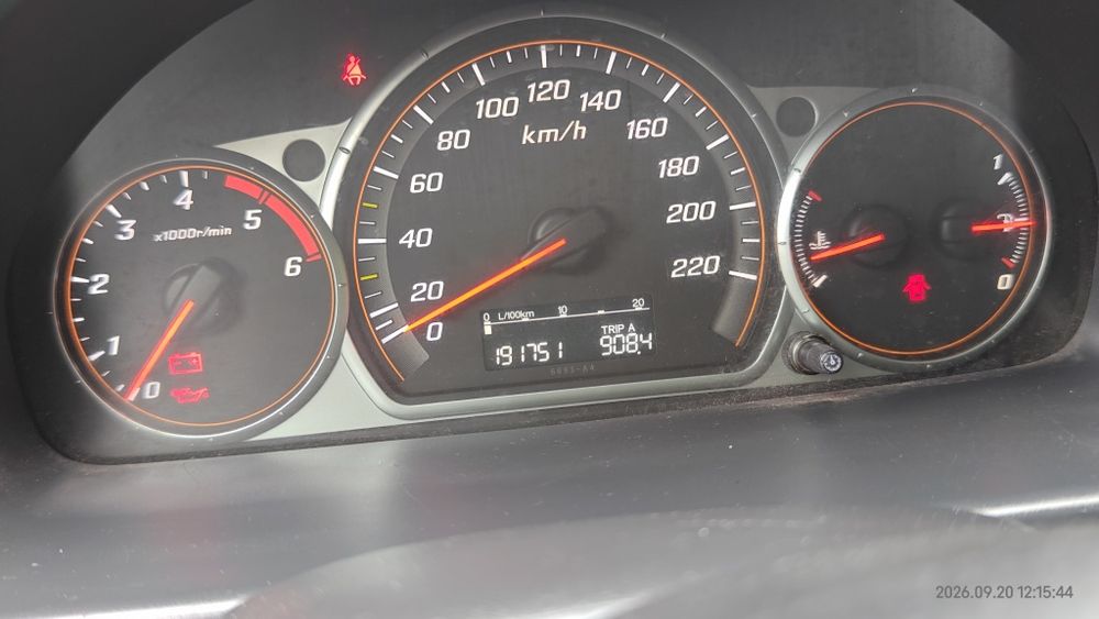 samochód Honda cr-v II generacji diesel