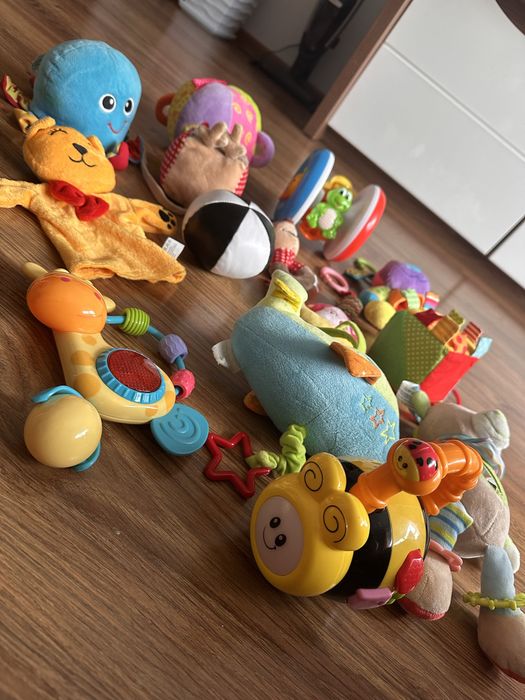 Różne zabawki i grzechotki