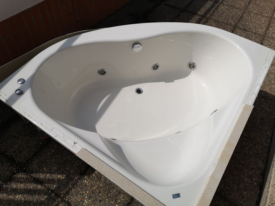 Banheira de hidromassagem de canto