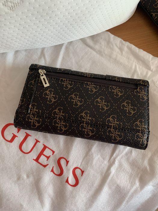 Carteira Guess nova em pele