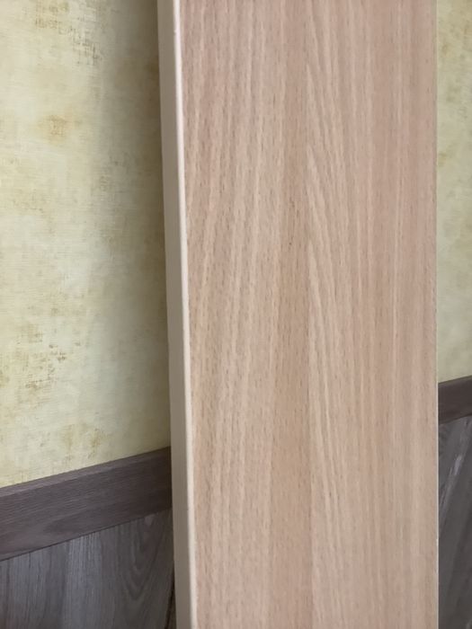 Доска из дсп длина 2м.35см.,ширина 15см. Край обработан кромкой.