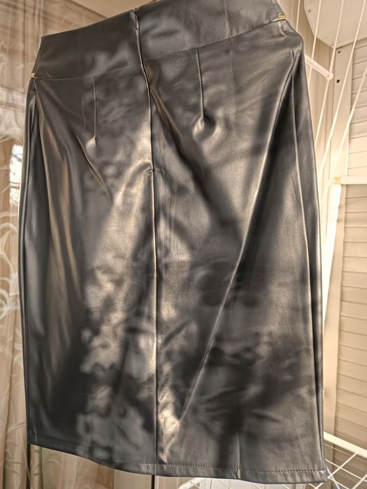Спідниця із еко-шкіри нова