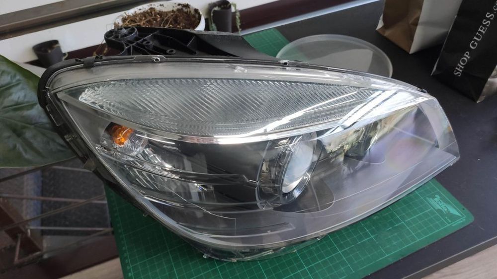farol direito bi-xenon escurecido w204 coupé