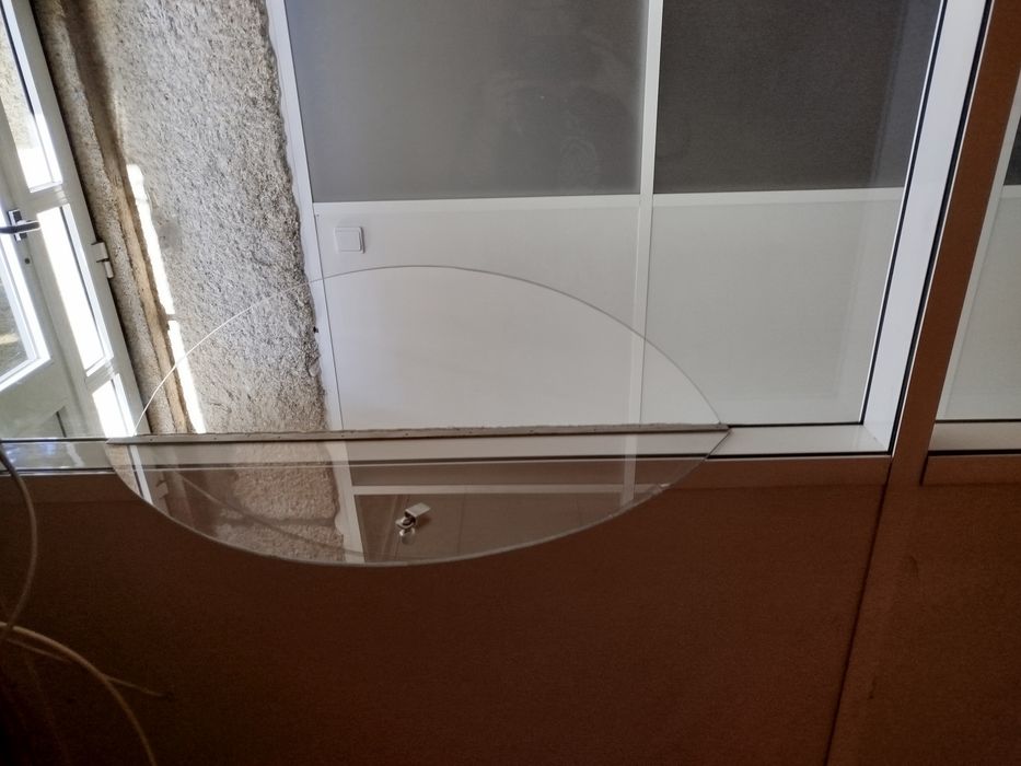 Divisórias e portas em alumínio e vidro duplo